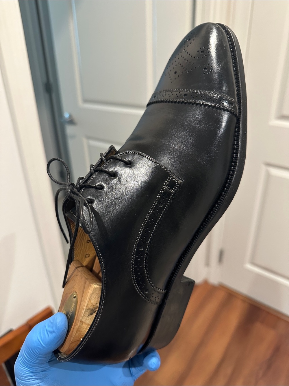 Santoni dress shoes feature a distinct toe medallion. - Picture 8 of 14